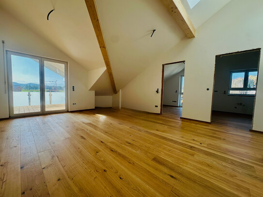 ERSTBEZUG- BERGBLICK- SONNE PUR 3- ZIMMER DACHGESCHOSSWOHNUNG MIT SÜDBALKON IN PEITING