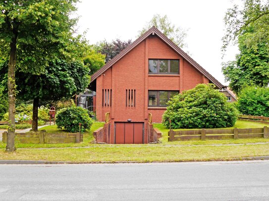 Großzügig gestaltetes Einfamilienhaus mit Wintergarten und parkähnlichem Garten