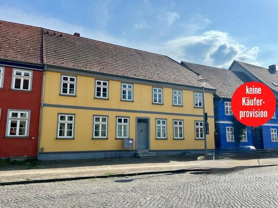 HORN IMMOBILIEN++ im Zentrum von NB, historisches Mehrfamilienhaus mit 3 Wohneinheiten. Eine Wohnung mit ca. 210 m² ist…