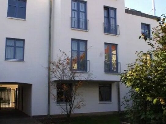 Atelier-Wohnung mit großer Dachterrasse in ruhiger Lage von Neue Neustadt