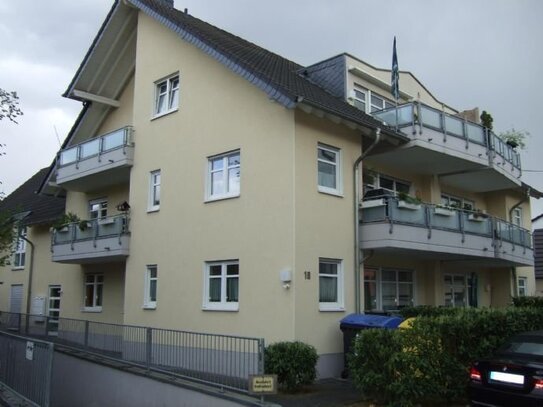 Sehr schöne 72 m² große 2 Zimmer Wohnung mit Balkon, fußläufig zur S.-Bahn Bonn/Siegburg, Nähe Bundespolizei. Ideal für…