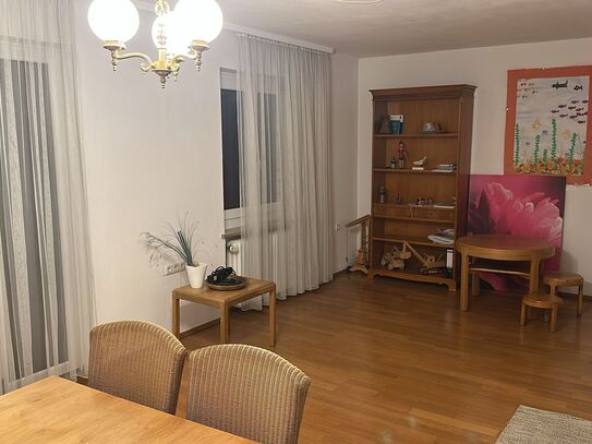 Geräumige, helle 3 Zimmer Wohnung mit Wohnküche und Bad