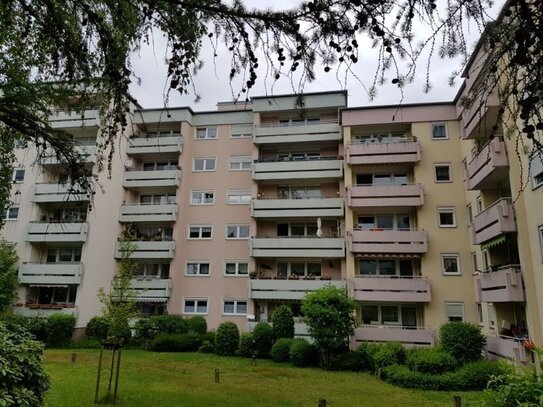 2 Zimmerwohnung mit Balkon und Aufzug am Fürther Stadtwald