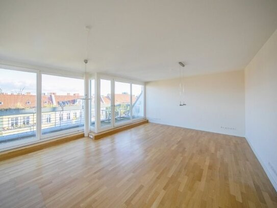 Regensburger am Vicki: 3 Zi-Penthouse mit Terrasse EBK Aufzug u. TG