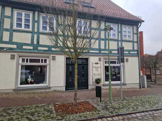 schöne 2-Raum Wohnung mit Dachterrasse in der Innenstadt von Altentreptow provisionsfrei zu vermieten