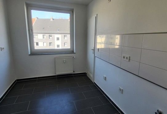 Modernisierte 3- Zimmer-Wohnung mit Balkon