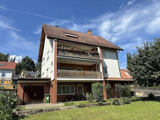 Freistehendes Dreifamilienhaus mit Panoramablick auf Sonnengrundstück