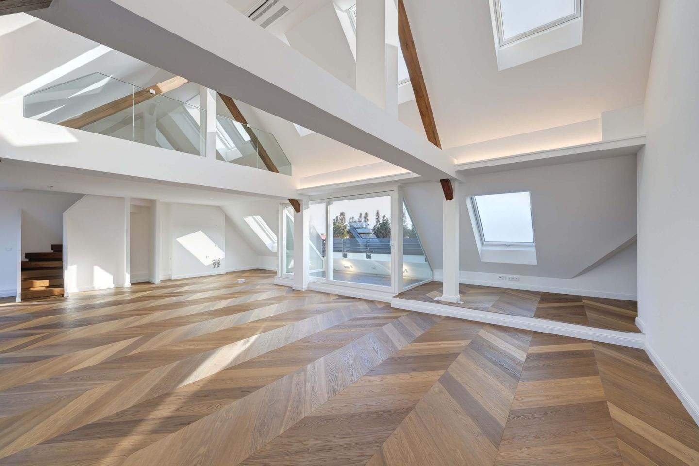 Erstbezug! Urbaner Lifestyle trifft Altbau-Charme – exklusive Maisonette mit zwei Terrassen