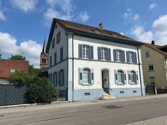 Wohnhaus mit Büro/Praxis in Stadtlage -Denkmalschutzobjekt-