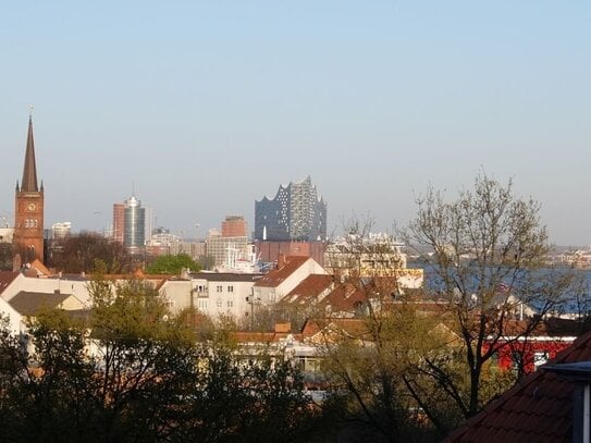 Außergewöhnliche Eigentumswohnung mit Fahrstuhl/Weitblick/Tiefgarage!