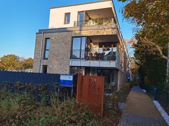 Barrierefreie 2-Zimmerwohnung (Neubaucharakter) mit schöner Terrasse und kleinem Garten in Hamburg-Iserbrook