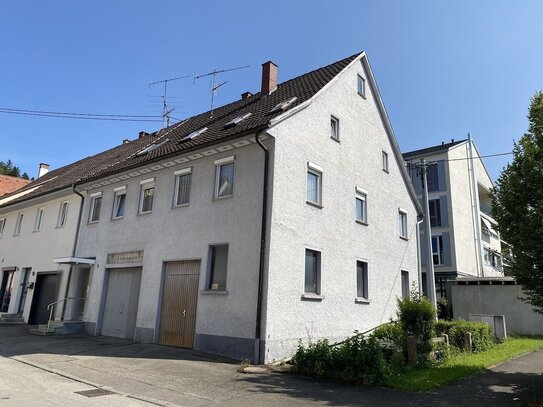 Geräumige Doppelhaushälfte mit großer Garage in 78532 Möhringen