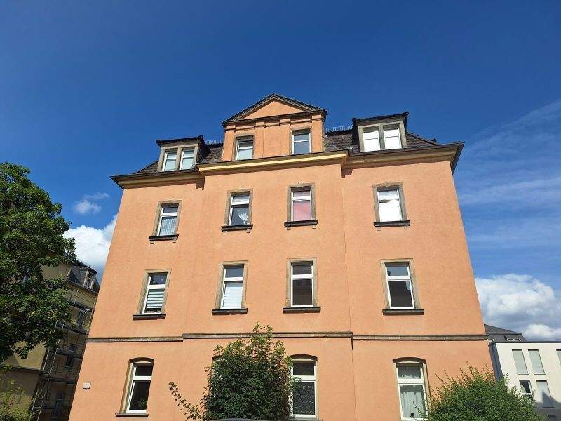 Schöne Wohnung mit EBK!