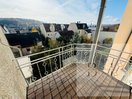 Gemütliche Altbauwohnung mit Balkon und Einbauküche im grünen Ostviertel