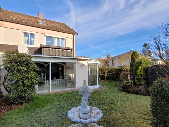 Ein Glücksfall für die Familie: Großes Reiheneckhaus mit Wintergarten und Garage in bester Wohnlage von Buckenhof