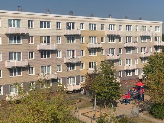 ***3-Raumwohnung mit Einbauküche und Balkon ab sofort zu vermieten***