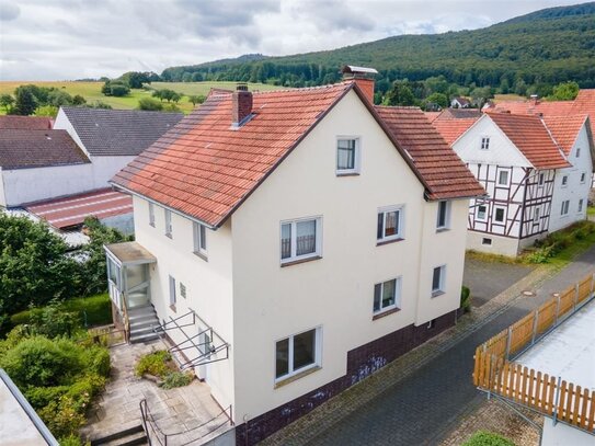 Familienfreundlich und bezahlbar: Massives Einfamilienhaus mit viel Platz, Garten und Garage