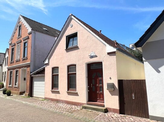 PURNHAGEN-IMMOBILIEN - Im Herzen des alten Vegesack! Freist.1-2-Fam.-Haus mit Grundstück u. Garage