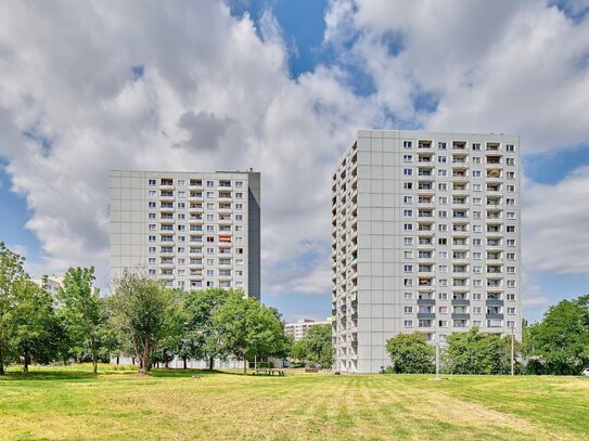 Willkommen in der 16. Etage* mit Balkon und Badewanne!