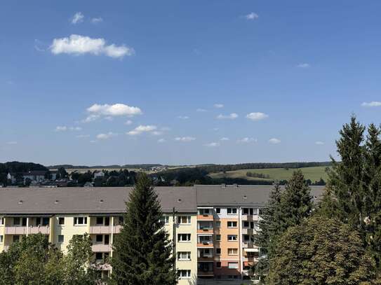 NEU SANIERT ! sonnige 4-Raum-Wohnung mit Balkon