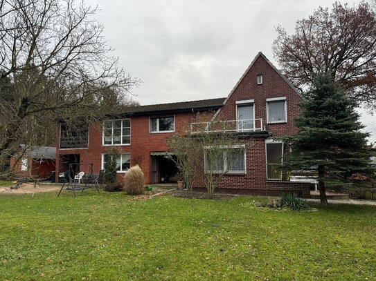 Zweifamilienhaus mit Garage in ruhiger Wohnlage