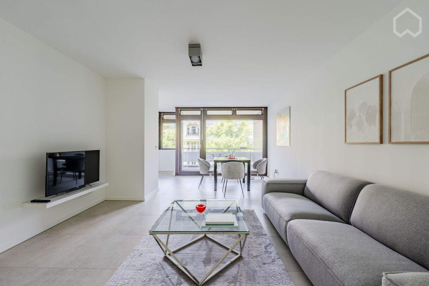 Frisch renovierte, neu möblierte Wohnung mit Top-Adresse in der Uhlandstraße im Herzen von Berlin-Charlottenburg - Photo 1