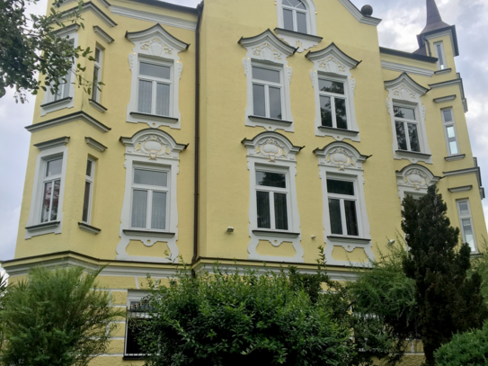 Exklusive Villa-Wohnung mit historischem Charme und Blick auf die Donau