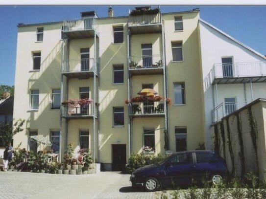 Dachgeschosswohnung mit Sonnenbalkon und Stellplatz