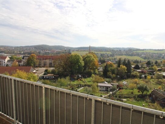 Sonnige, gerade modernisierte 3-Zimmer-Wohnung mit tollem Weitblick!