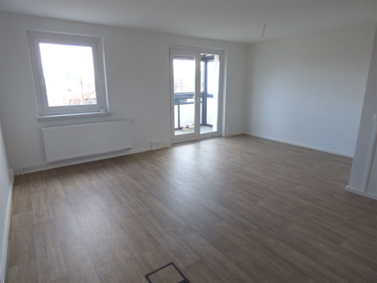 **Loftwohnung mit Aufzug, offene Küche und verglaster Balkon**