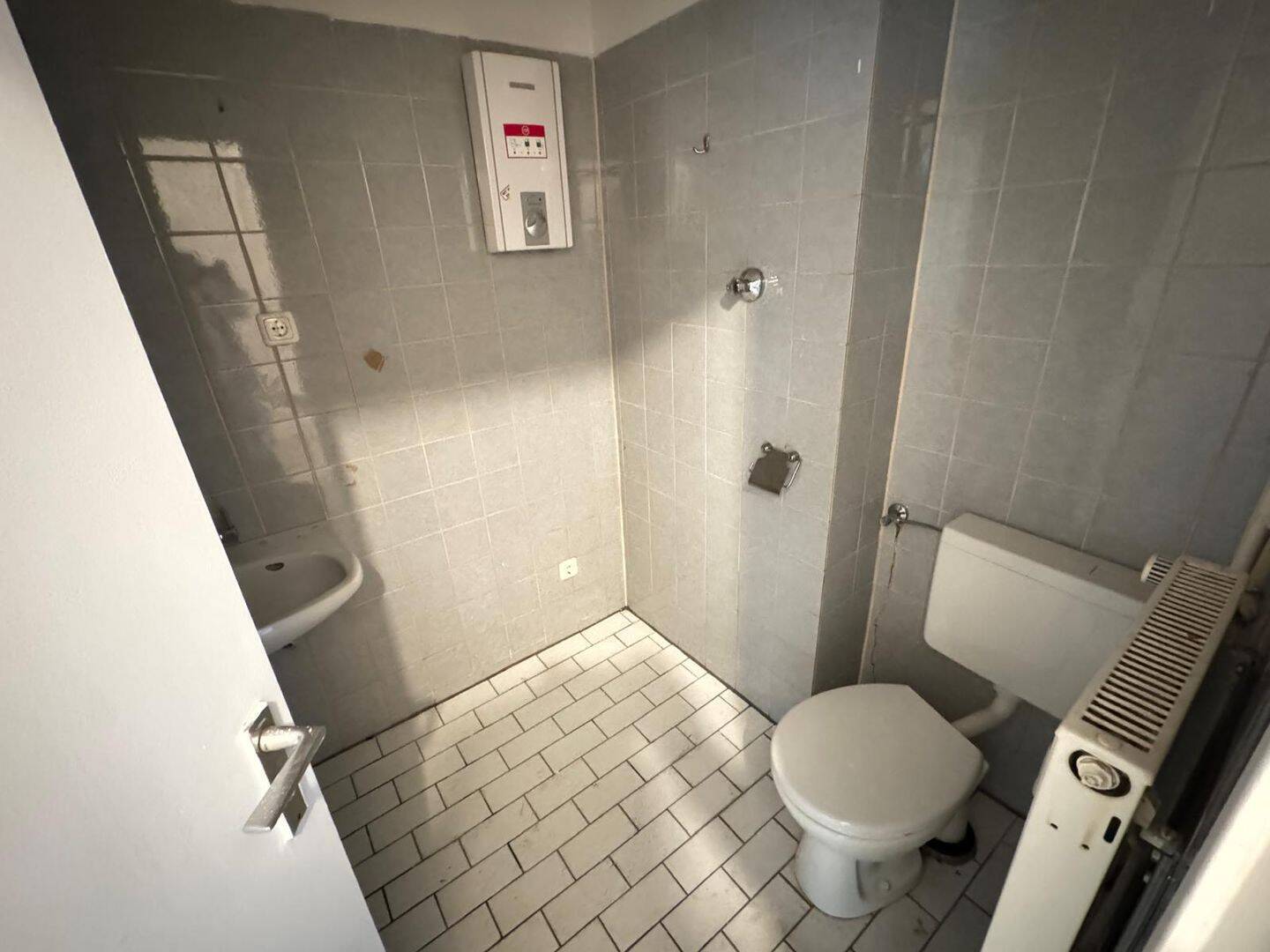 WBS m. besonderen Wohnbedarf erforderlich - 1 Zimmer Wohnung *Terrasse *Wannenbad *Keller - Foto 1