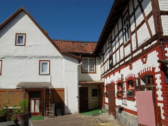 Altes Bauernhaus mit Nebengebäude in Bad Blankenburg - Kleingölitz