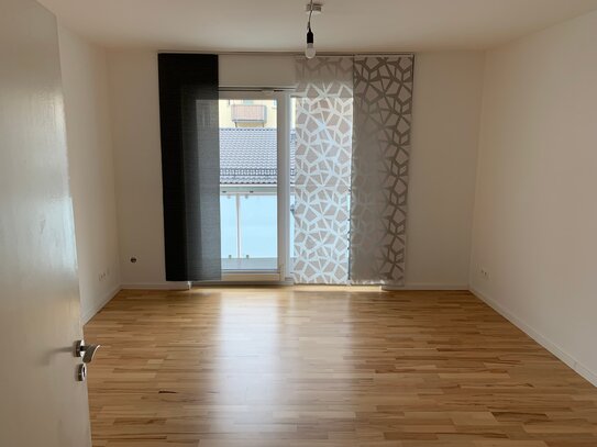 Neu renovierte 1-Zimmer Wohnung inkl. Einbauküche, Balkon, provisionsfrei