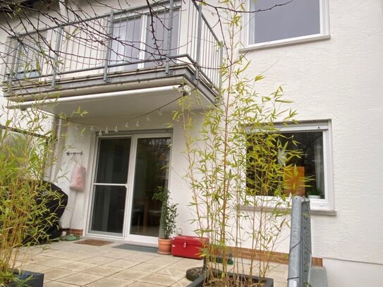 Reihenmittelhaus in zentraler Lage mit Terrasse, Balkon, Garten und Garage