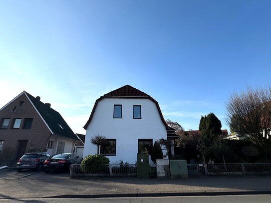 Stilvolles freistehendes Haus 145 m² 6 Zi. Wohnfl. traumhaftes Grundstk.858 m²Teich,EBK,Gr.Carport Gartenhaus...