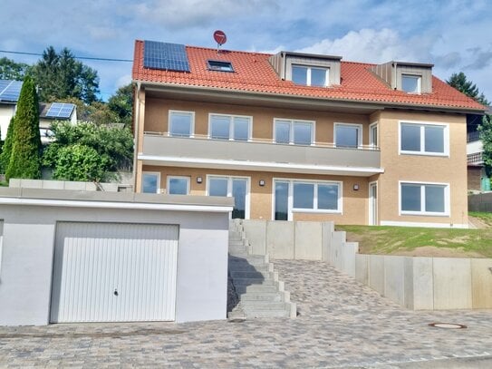 Kernsanierte, helle Wohnung mit Balkon und Terrasse