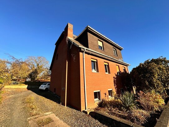 Schönes Zweifamilienhaus ca.164m² mit großem Grundstück ca.2900 m² im Herzen von Wattenbach!