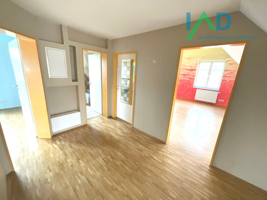 Tolle Eigentumswohnung mit ca 107m² als exklusive Dachgeschosswohnung mit Blick auf den Herkules: Stilvolles Wohnen in…