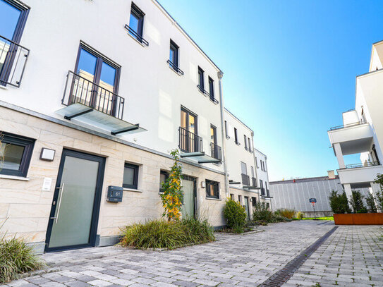 Platz für die ganze Familie! Ihr traumhaftes Reihenhaus mit Terrasse und Dachterrasse auf 171 m² wartet auf Sie!