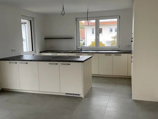 Freundliche 4-Raum-Wohnung mit EBK und Balkon in Bissingen