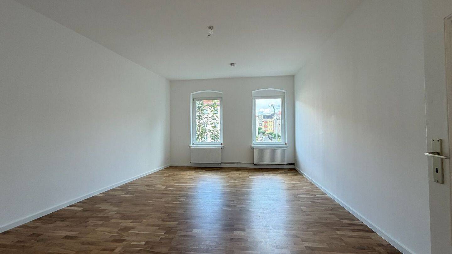 Frisch sanierte 2-Raumwohnung mit Einbauküche ! +Befristete Vermietung bis zum 30.09.2030+ - Photo 1
