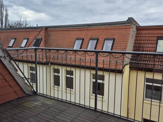 Gemütliche 2 Zimmer Dachgeschoss Wohnung mit Terrasse Nähe Uniklinik