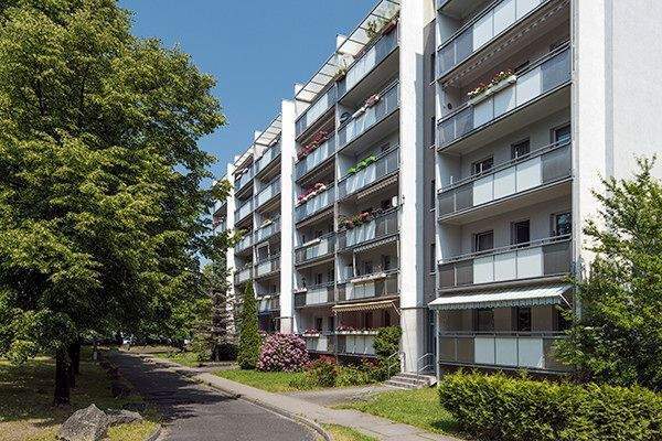 Wir sanieren für Sie: 3-Zimmerwohnung in oberster Etage mit Balkon, Aufzug, Bad mit DUSCHE!