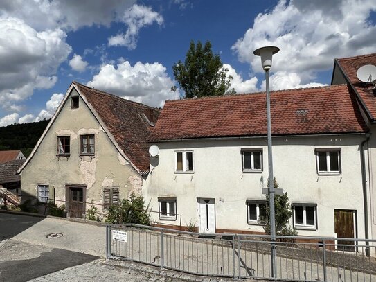 PAPPENHEIM ZENTRUM - denkmalgeschütztes Stadthaus + Reihenmittelhaus