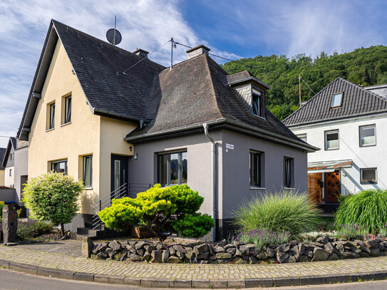 Stilvolles Einfamilienhaus im Ortskern von Brohl Lützingen mit Dachterrasse,Werkstatt und Garage