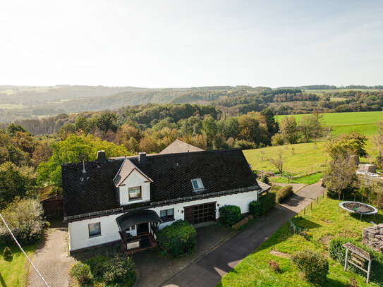 Landleben pur! Naturnahes Zweifamilienhaus mit grandioser Aussicht