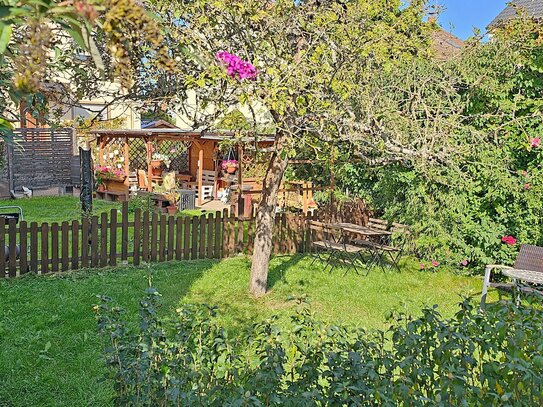 Oberasbach-Altenberg b. Nürnberg: helle , sonnige 3 ZW, ca. 75 qm, mit Gartenanteil, Einbauküche, DG, 3-Familienhaus, r…