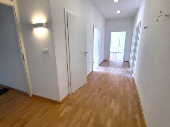 4-Zimmer-Altbau Wohnung - Fußgängerzone Weiden - Balkon - saniert mit Aufzug und Küche zu vermieten