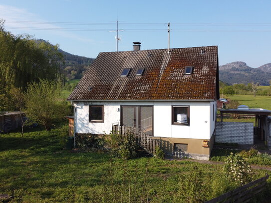 Idyllische Wohnlage. Einfamilienhaus auf großem Grundstück.