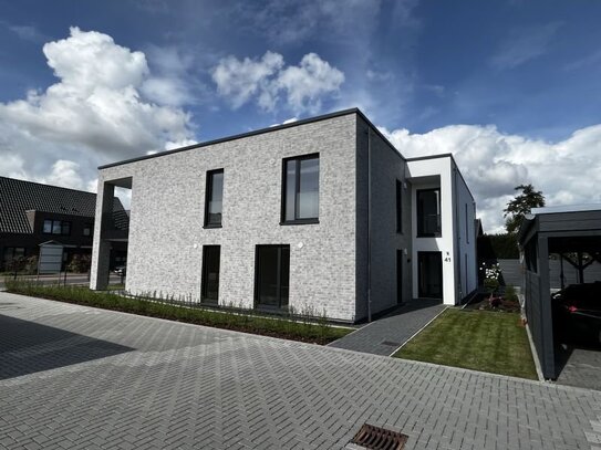 Neubau / Erstbezug I Moderne 3-Zimmer-Wohnung mit großer Terrasse/kleinem Garten und moderner Einbauküche